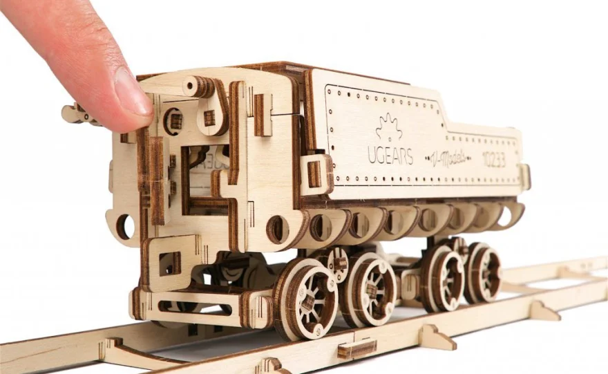 3d-puzzle-lokomotiva-v-express-s-vagonem-538-dilku-50190.jpg